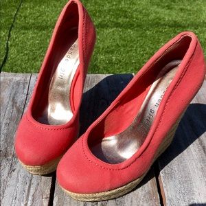 Madden Girl Coral platforms size 6 barely worn!!!